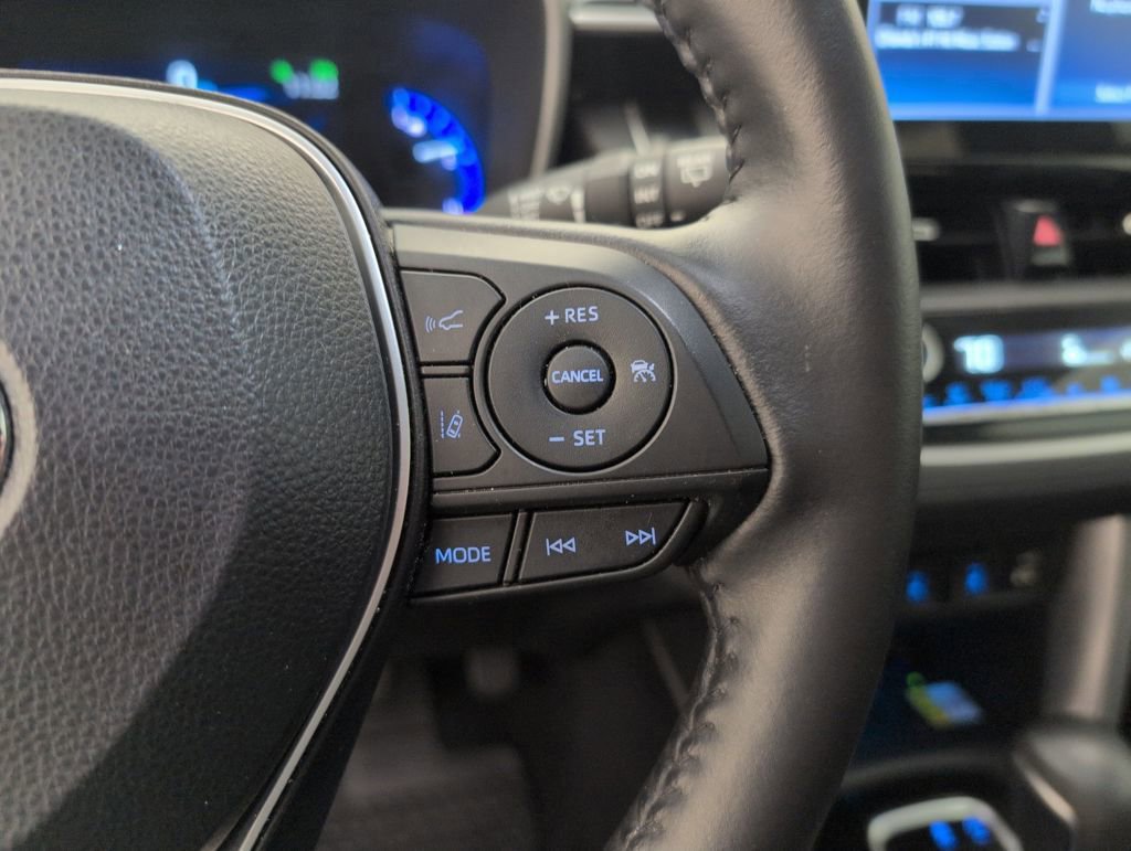 Used 2022 Toyota Corolla Cross XLE image 41