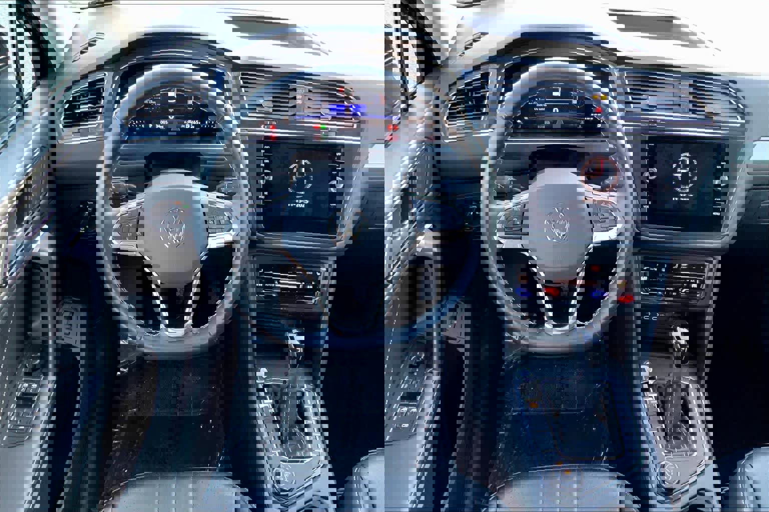 Used 2024 Volkswagen Tiguan SE image 7