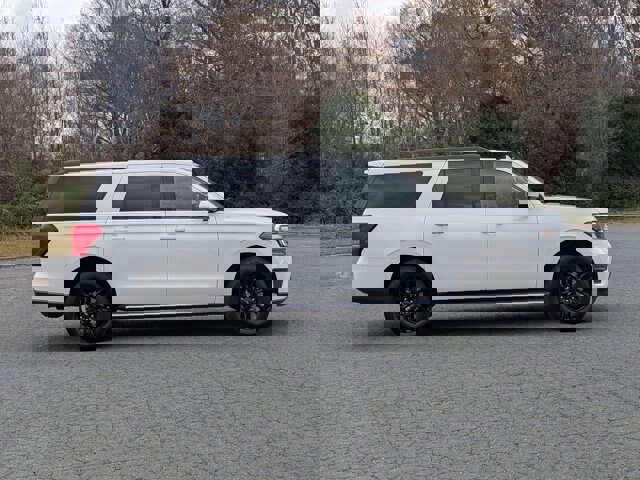 Certified 2022 Ford Expedition Max XLT image 3