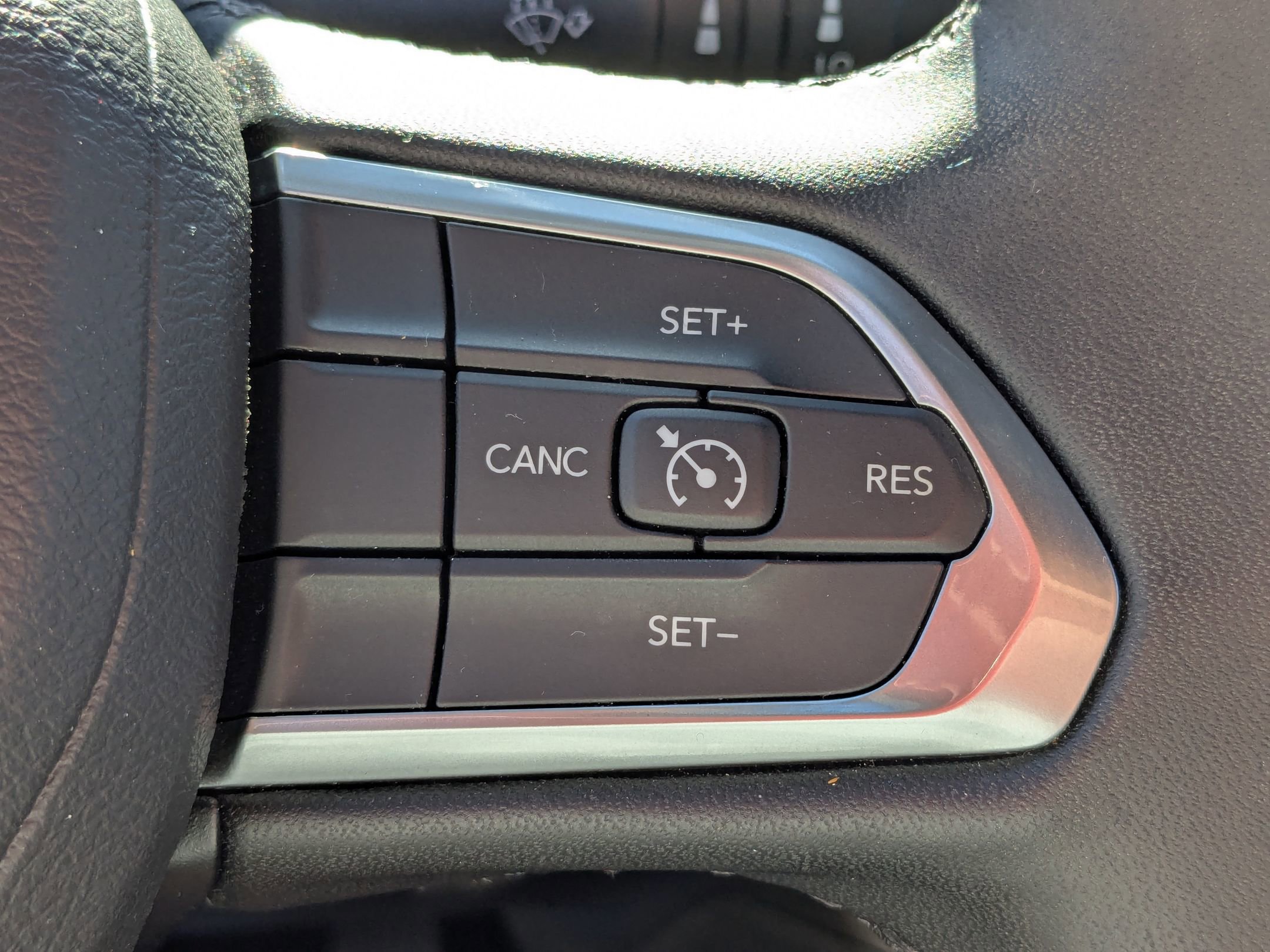 Used 2025 Jeep Compass Latitude AWD/4WD image 17