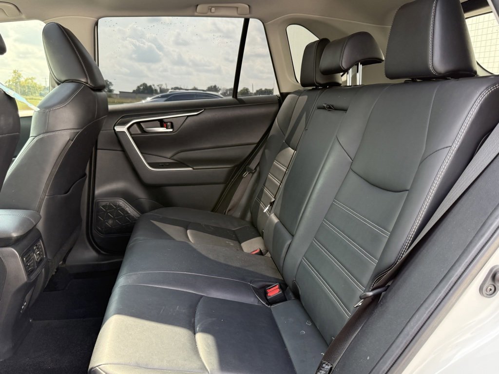 Used 2022 Toyota RAV4 XLE Premium image 15