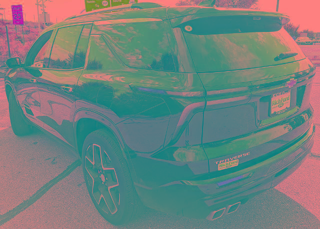 Used 2025 Chevrolet Traverse High Country FWD image 4