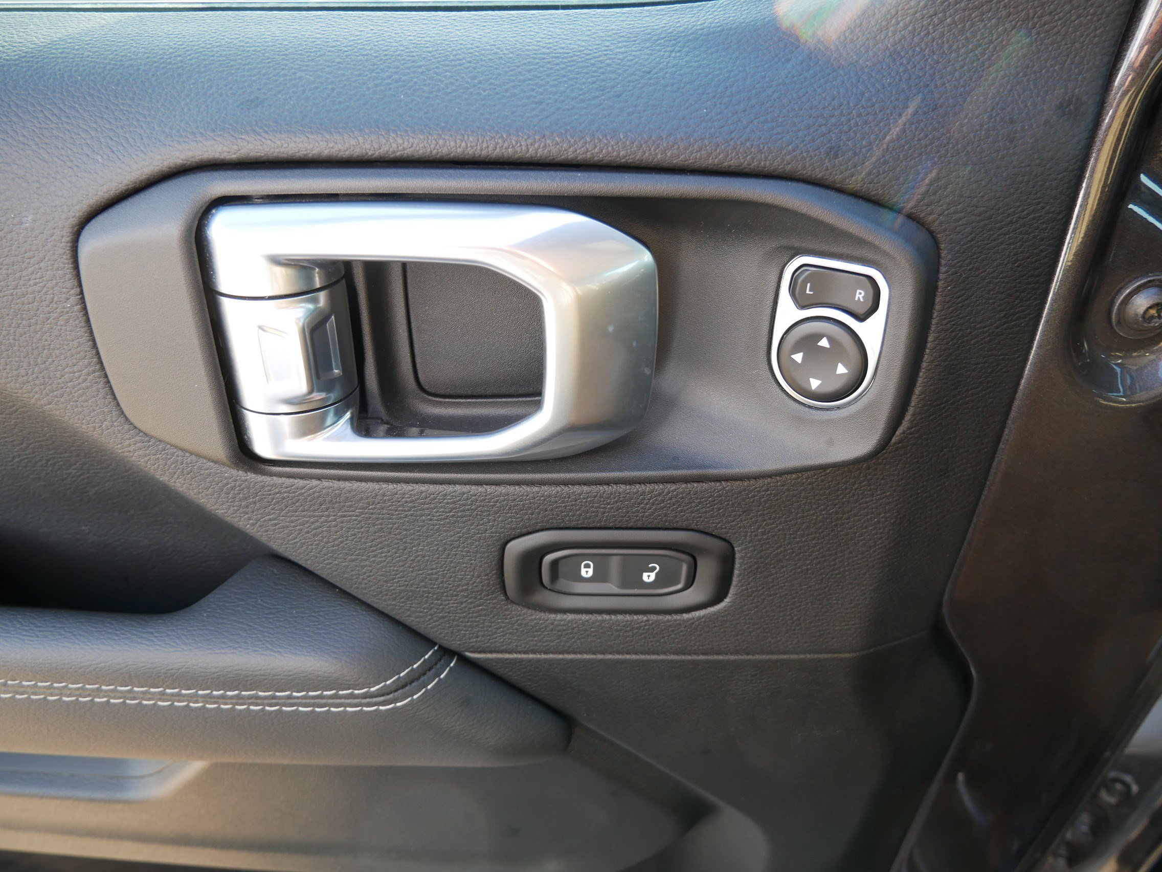 Used 2023 Jeep Wrangler Unlimited Rubicon 4xe w/ Safety Group image 20