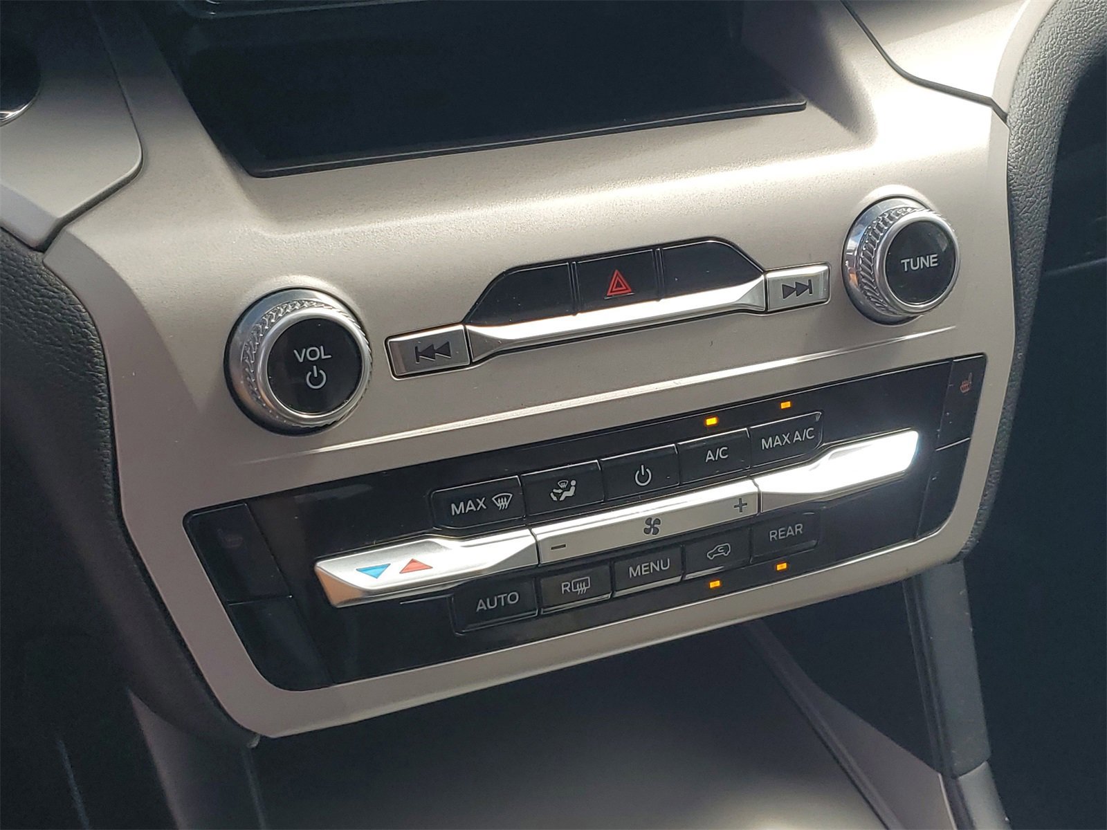 Certified 2023 Ford Explorer XLT image 27