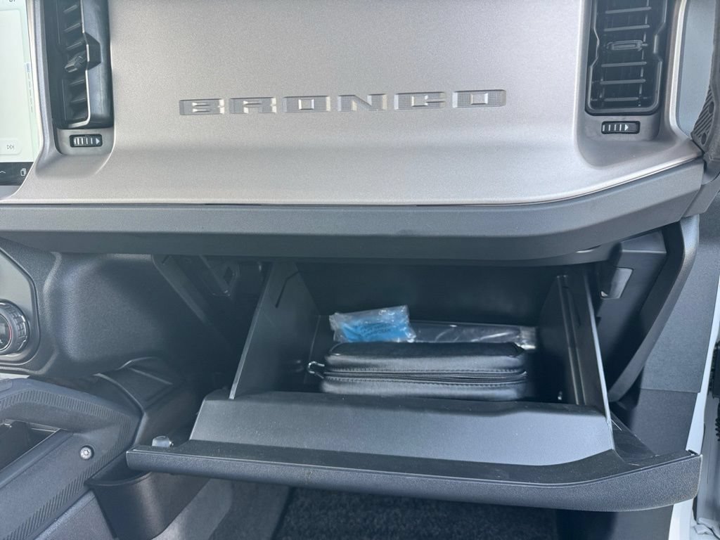 Certified 2025 Ford Bronco Outer Banks w/ Sasquatch Package AWD/4WD image 17