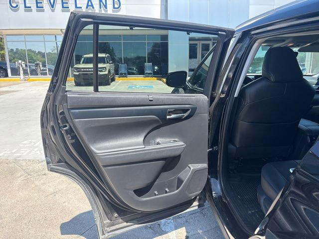 Used 2024 Toyota Highlander XLE image 17