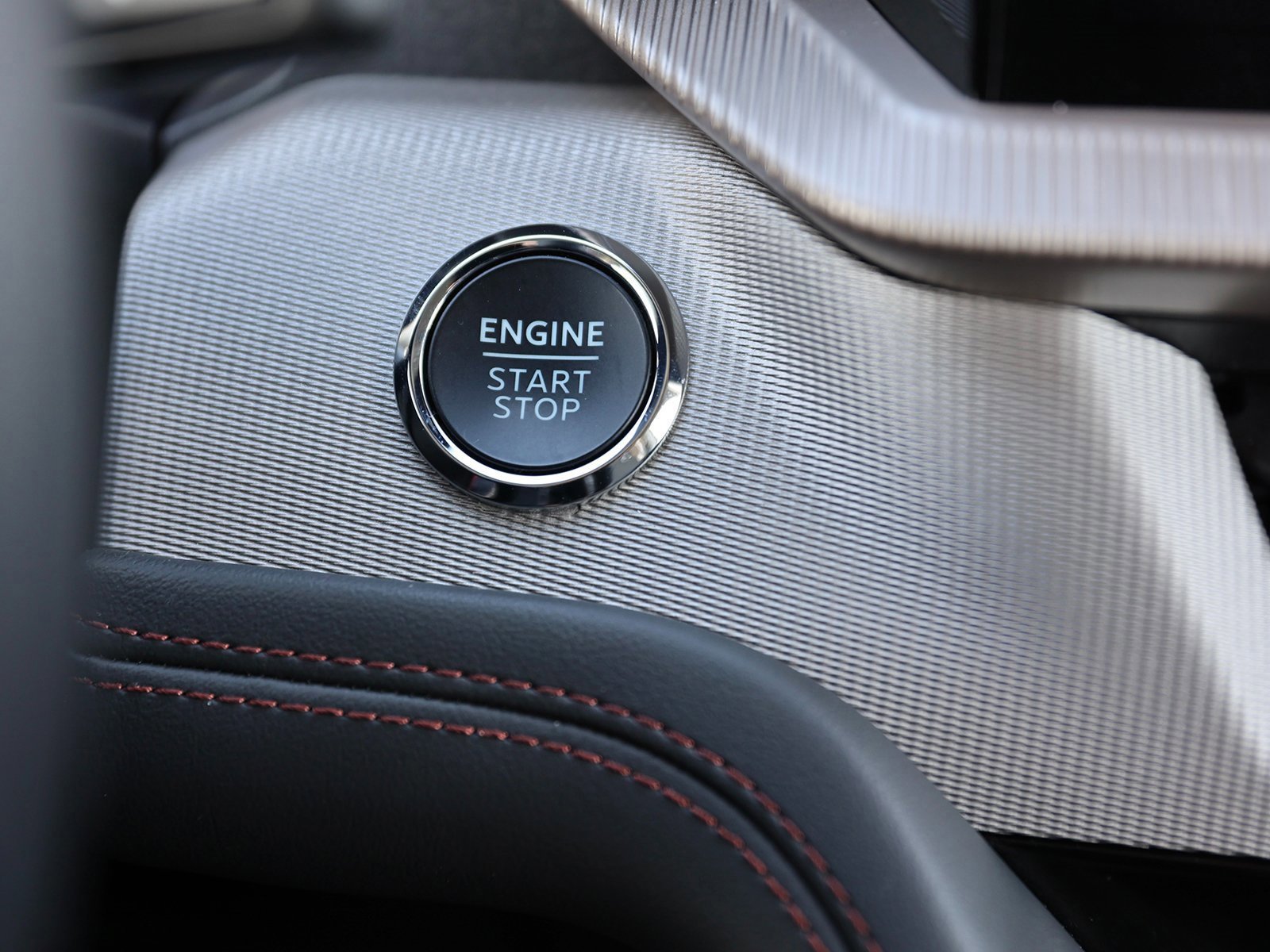 Certified 2025 Ford Explorer Active image 31