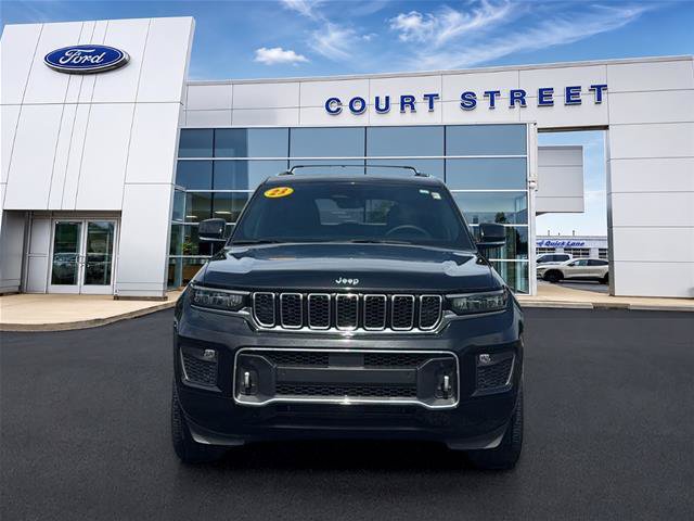 Used 2023 Jeep Grand Cherokee Overland w/ Luxury Tech Group IV AWD/4WD image 2