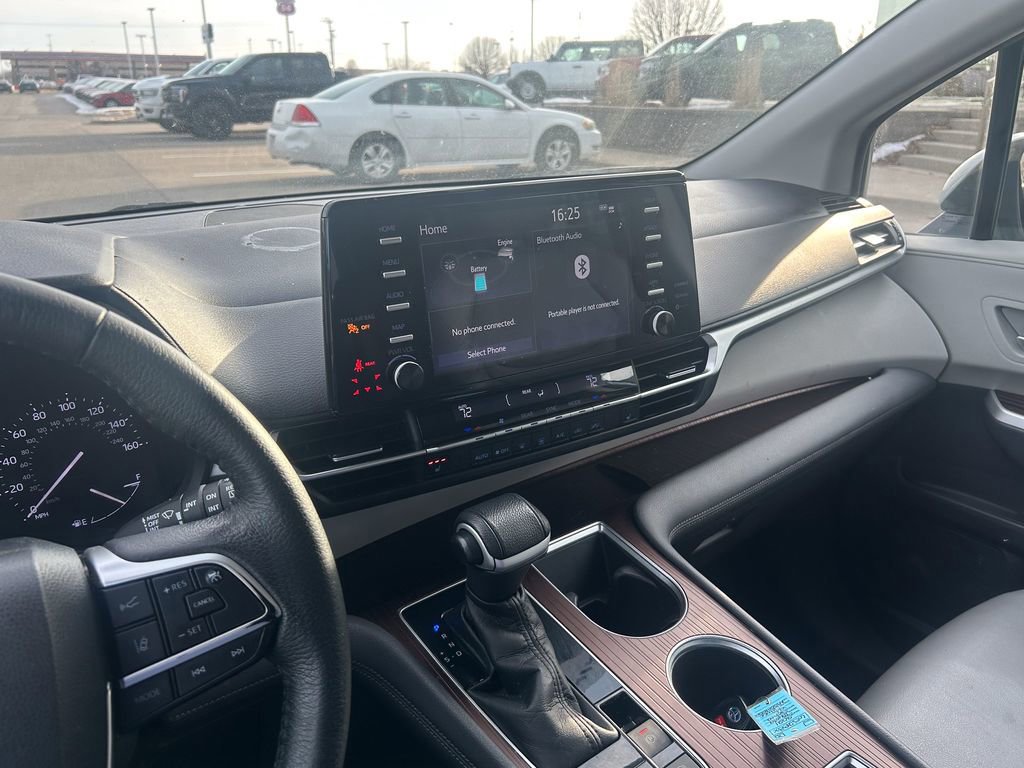 Used 2021 Toyota Sienna XLE image 19