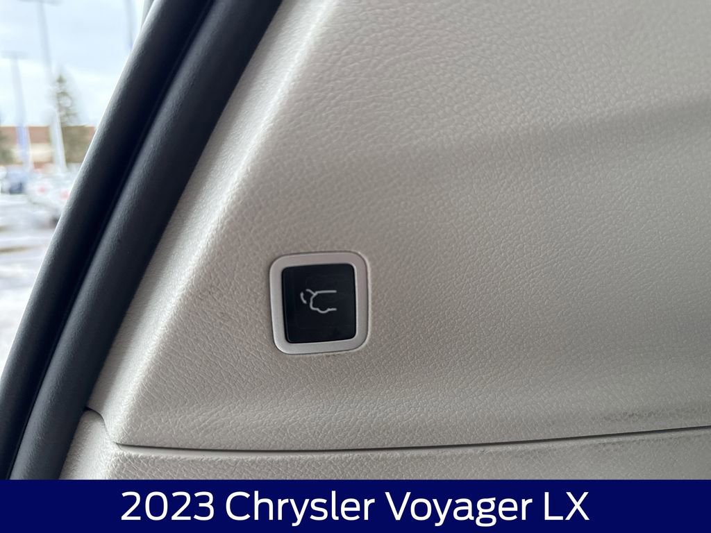 Used 2023 Chrysler Voyager LX image 18