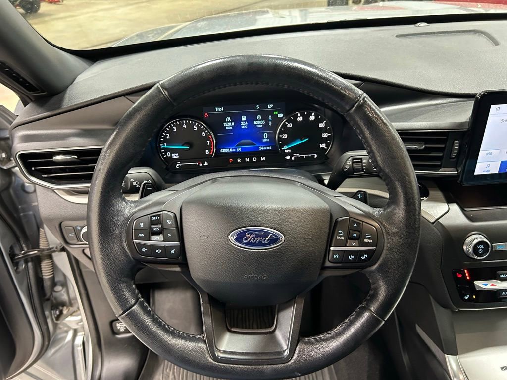 Certified 2020 Ford Explorer XLT w/ Equipment Group 202A AWD/4WD image 17