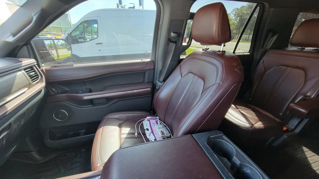 Certified 2022 Ford Expedition Max Limited RWD image 9