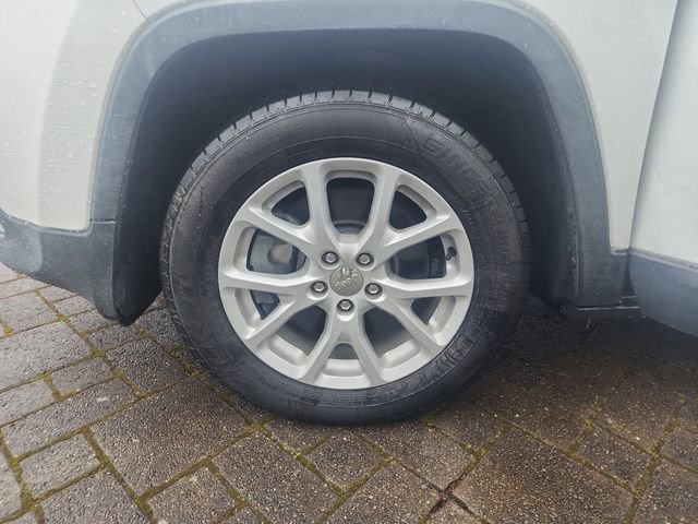 Used 2017 Jeep Cherokee Sport image 28