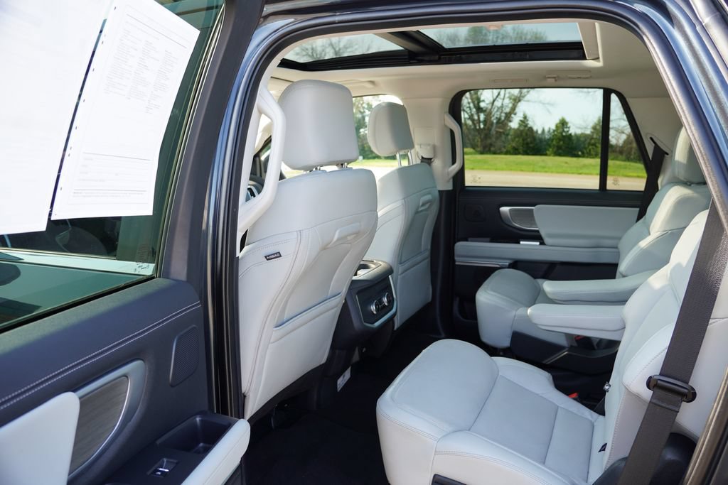 Certified 2025 Ford Expedition Platinum w/ Driver's Package AWD/4WD image 17