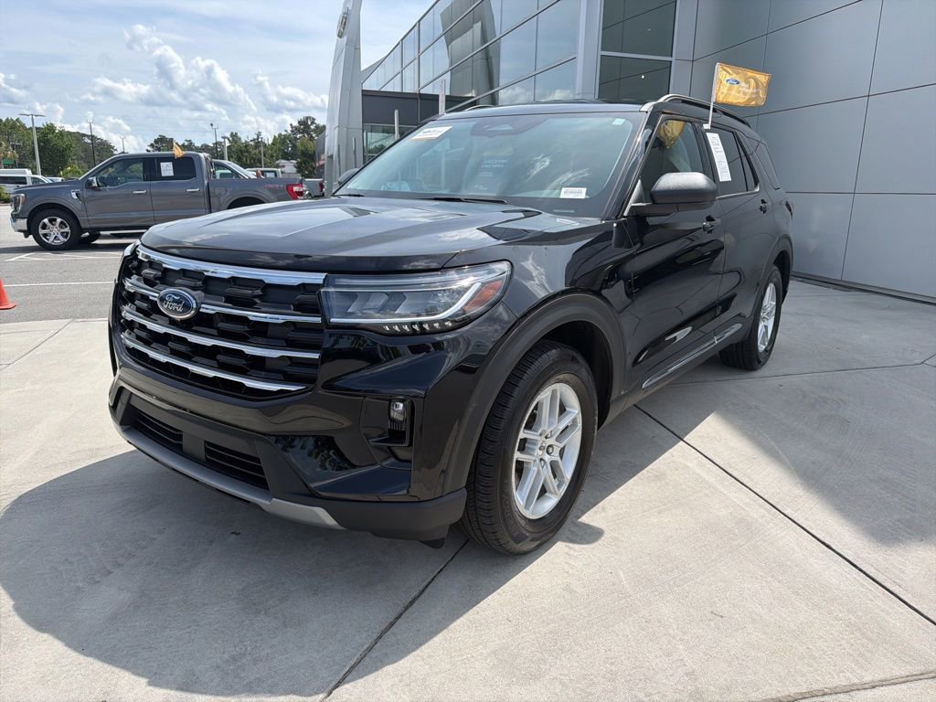 Certified 2025 Ford Explorer Active w/ Active Comfort Package RWD image 3