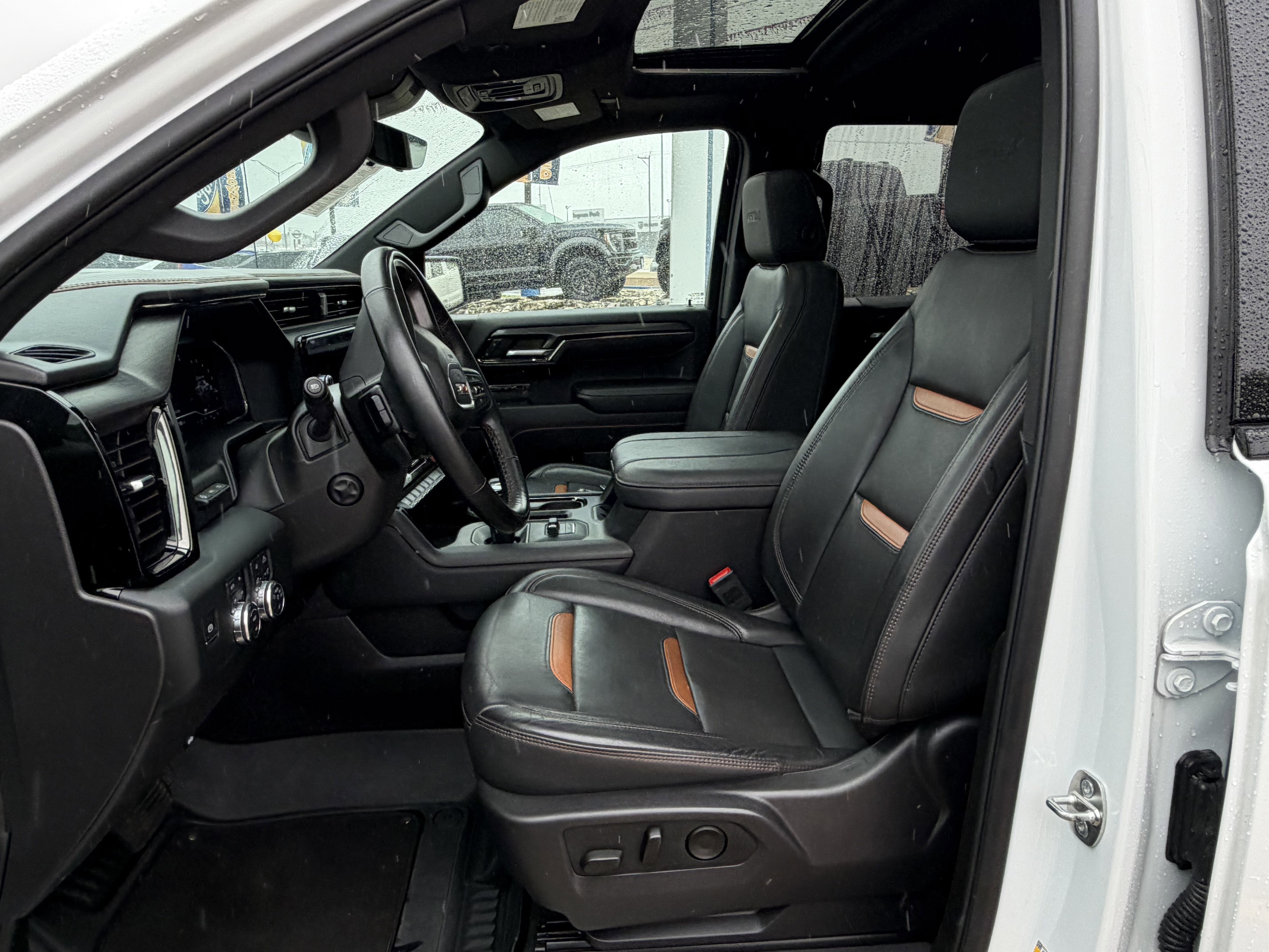 Used 2024 GMC Sierra 1500 AT4 w/ Technology Package image 17