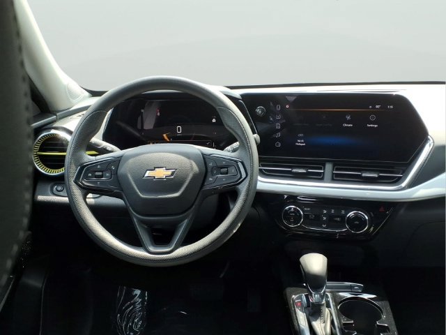 Used 2025 Chevrolet Trax LT FWD image 10