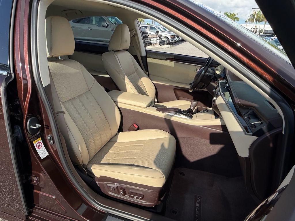 Used 2018 Lexus ES 350 w/ Luxury Package w/Wood Trim FWD image 18