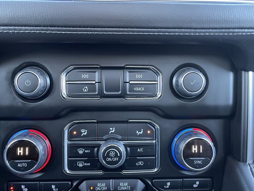 Used 2024 Chevrolet Suburban Z71 w/ Luxury Package image 45