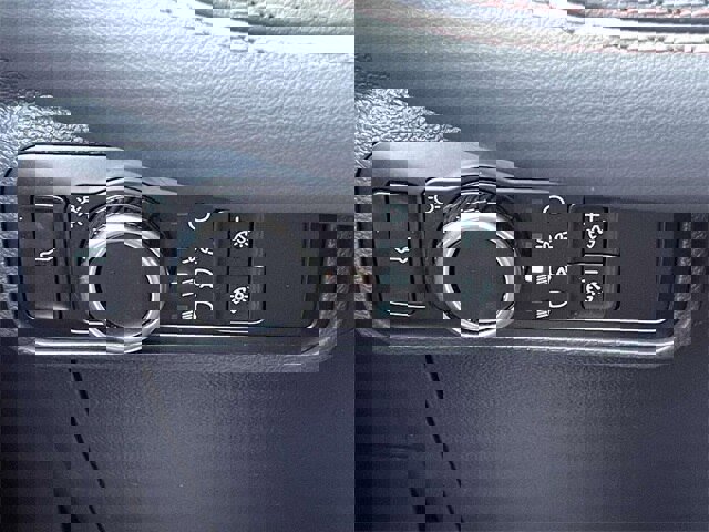 Certified 2025 Ford Explorer Active image 29