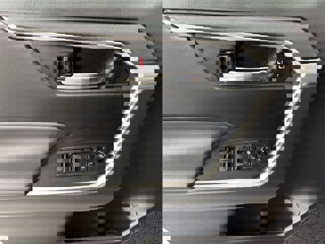 Used 2023 Toyota RAV4 XLE Premium image 5