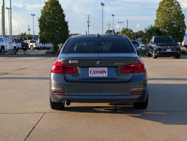 Used 2018 BMW 320i Sedan RWD image 4