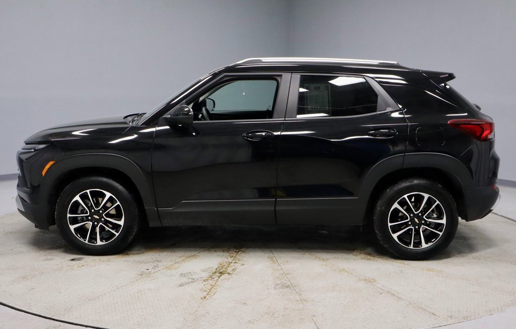 Used 2025 Chevrolet TrailBlazer LT image 2