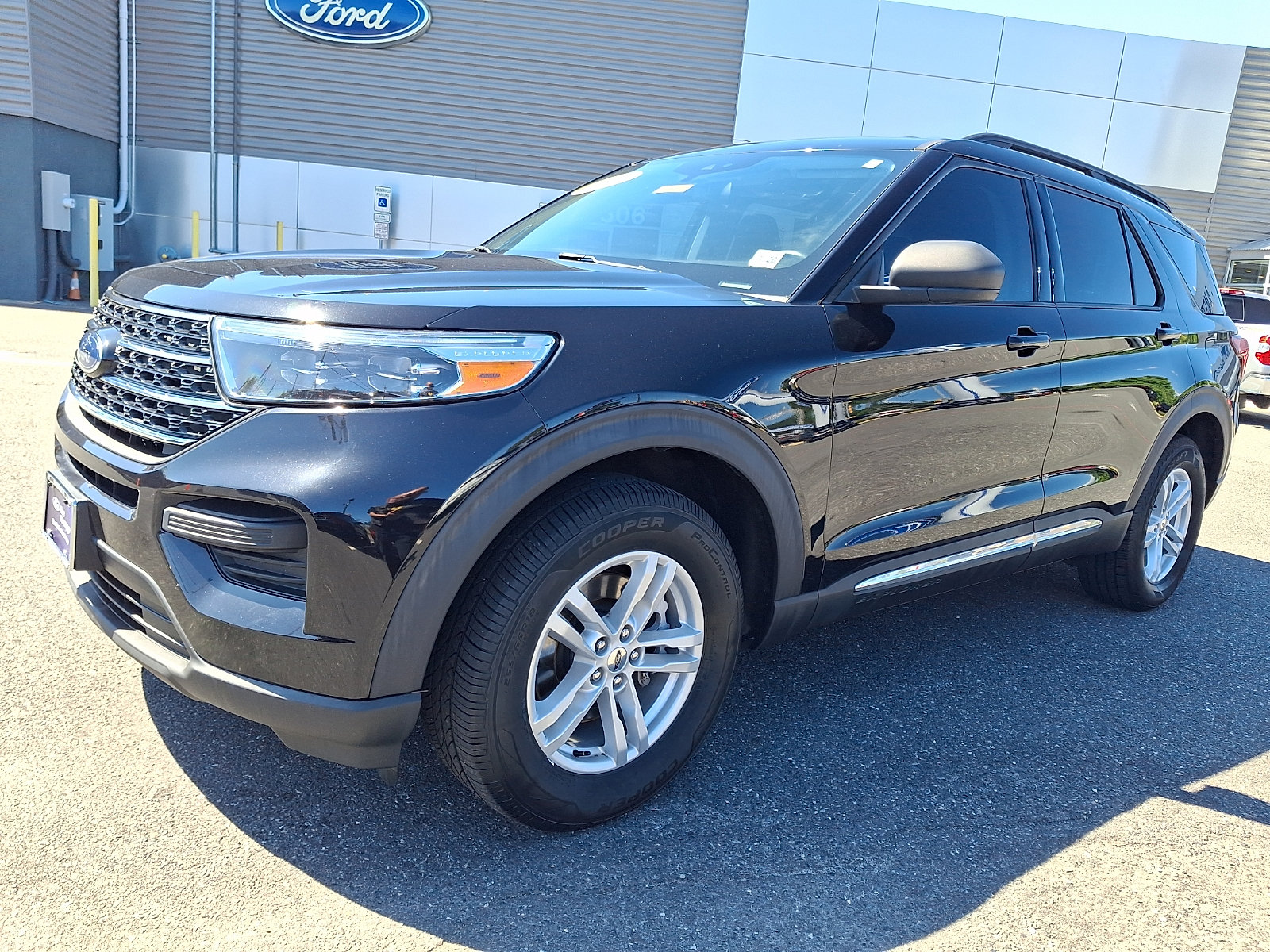 Certified 2021 Ford Explorer XLT AWD/4WD image 5