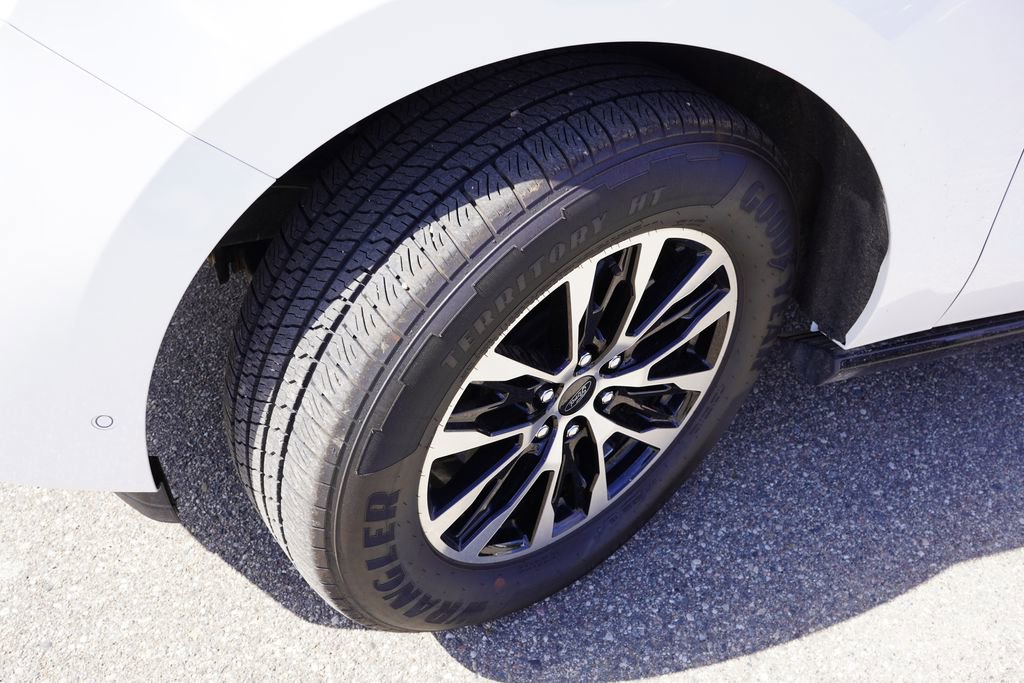 Certified 2025 Ford Expedition Max Platinum image 13