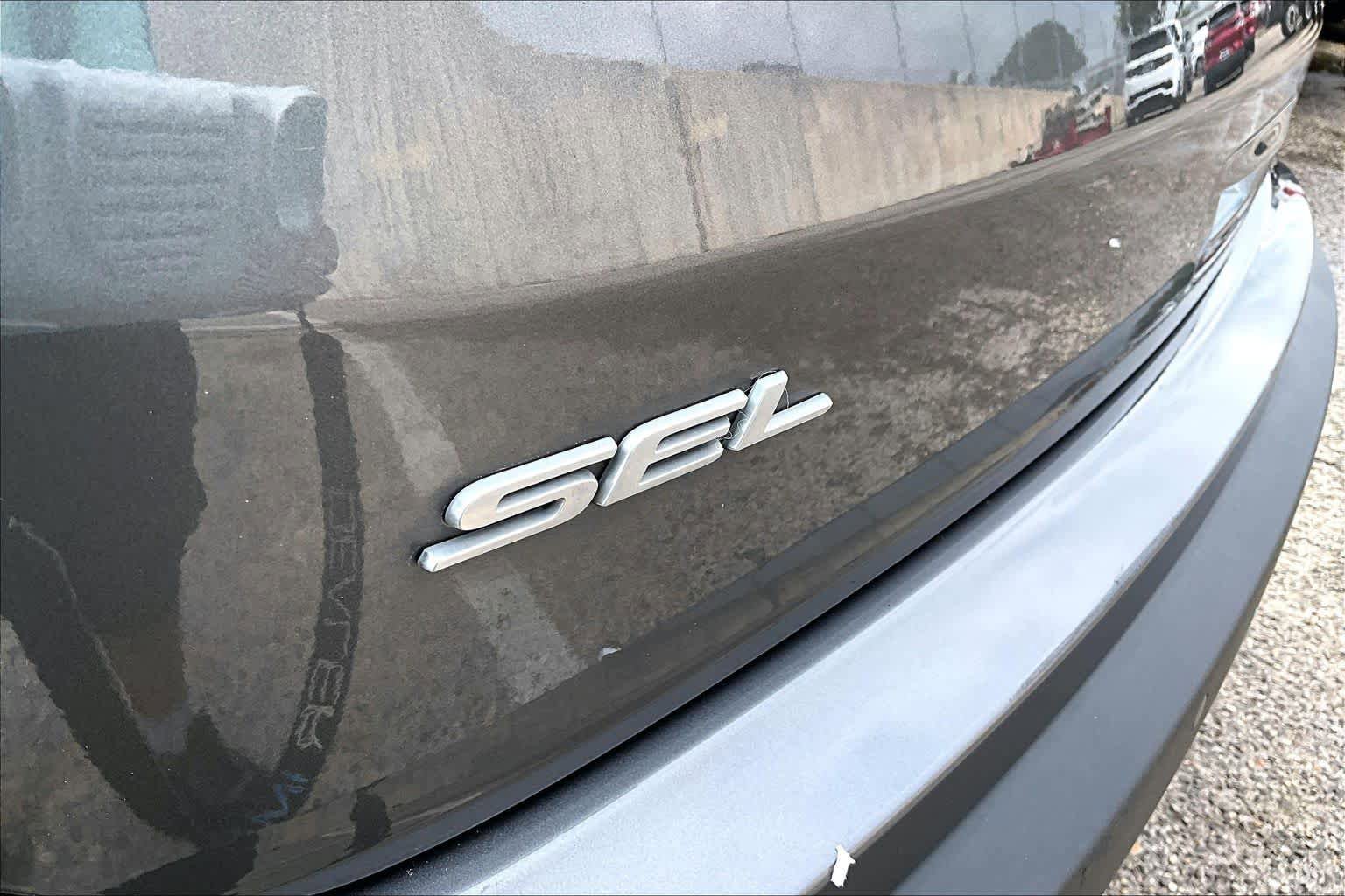 Certified 2022 Ford Edge SEL w/ Convenience Package AWD/4WD image 10