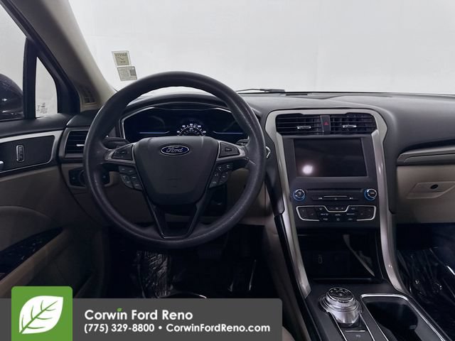 Certified 2017 Ford Fusion SE w/ Fusion SE Technology Package FWD image 20