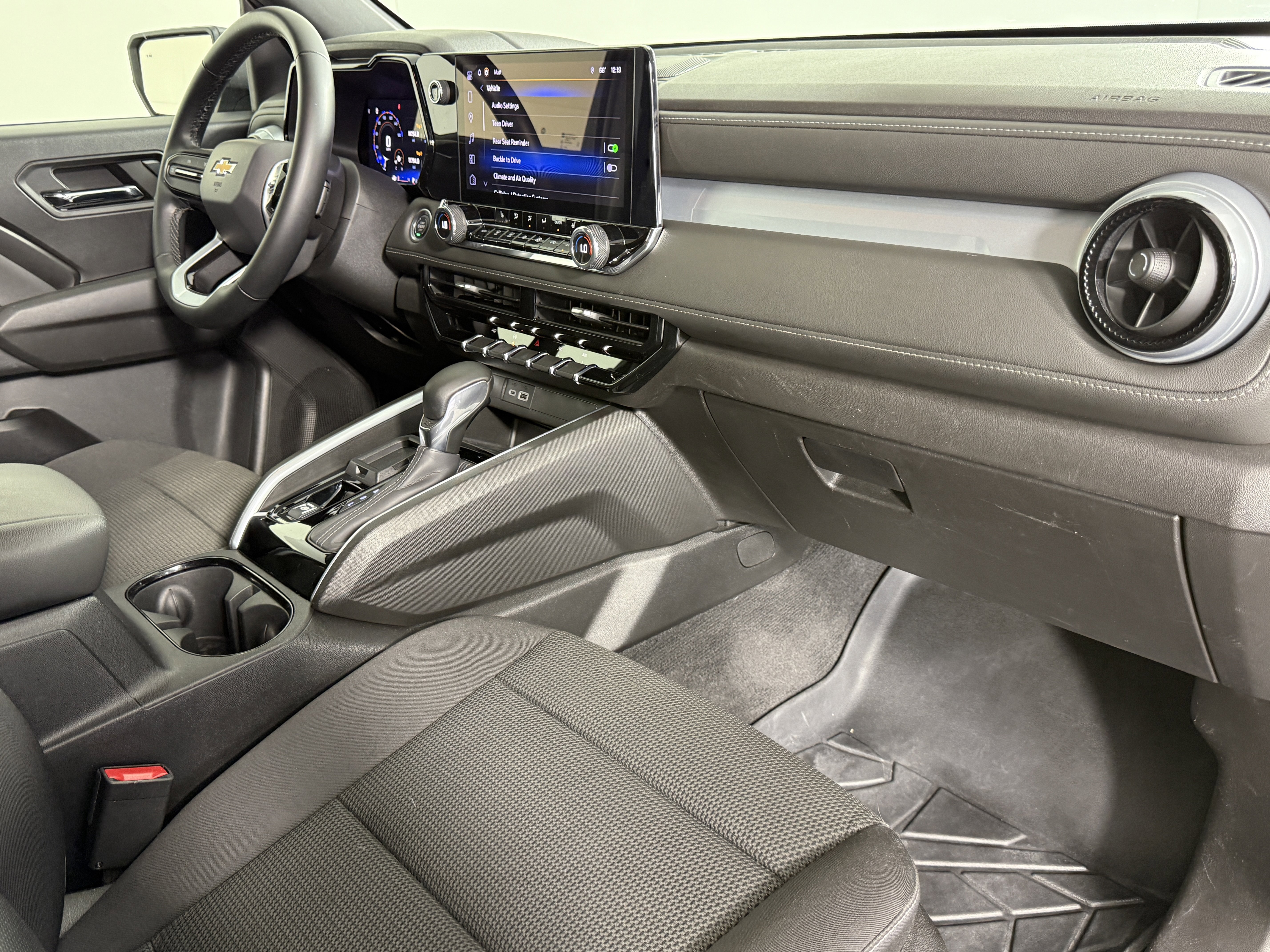 Used 2024 Chevrolet Colorado LT w/ LT Convenience Package II image 9