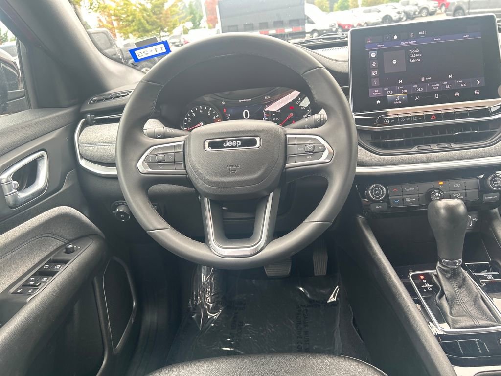 Used 2024 Jeep Compass Latitude image 8