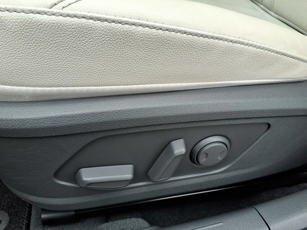 Used 2023 Hyundai Sonata Limited w/ Cargo Package FWD image 17