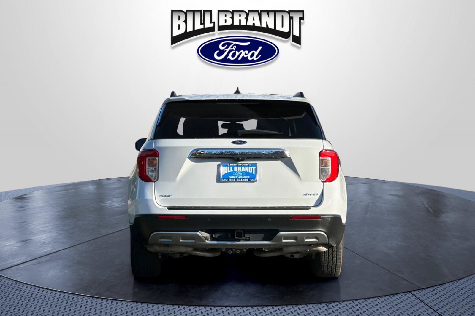 Certified 2024 Ford Explorer XLT w/ Equipment Group 202A AWD/4WD image 4