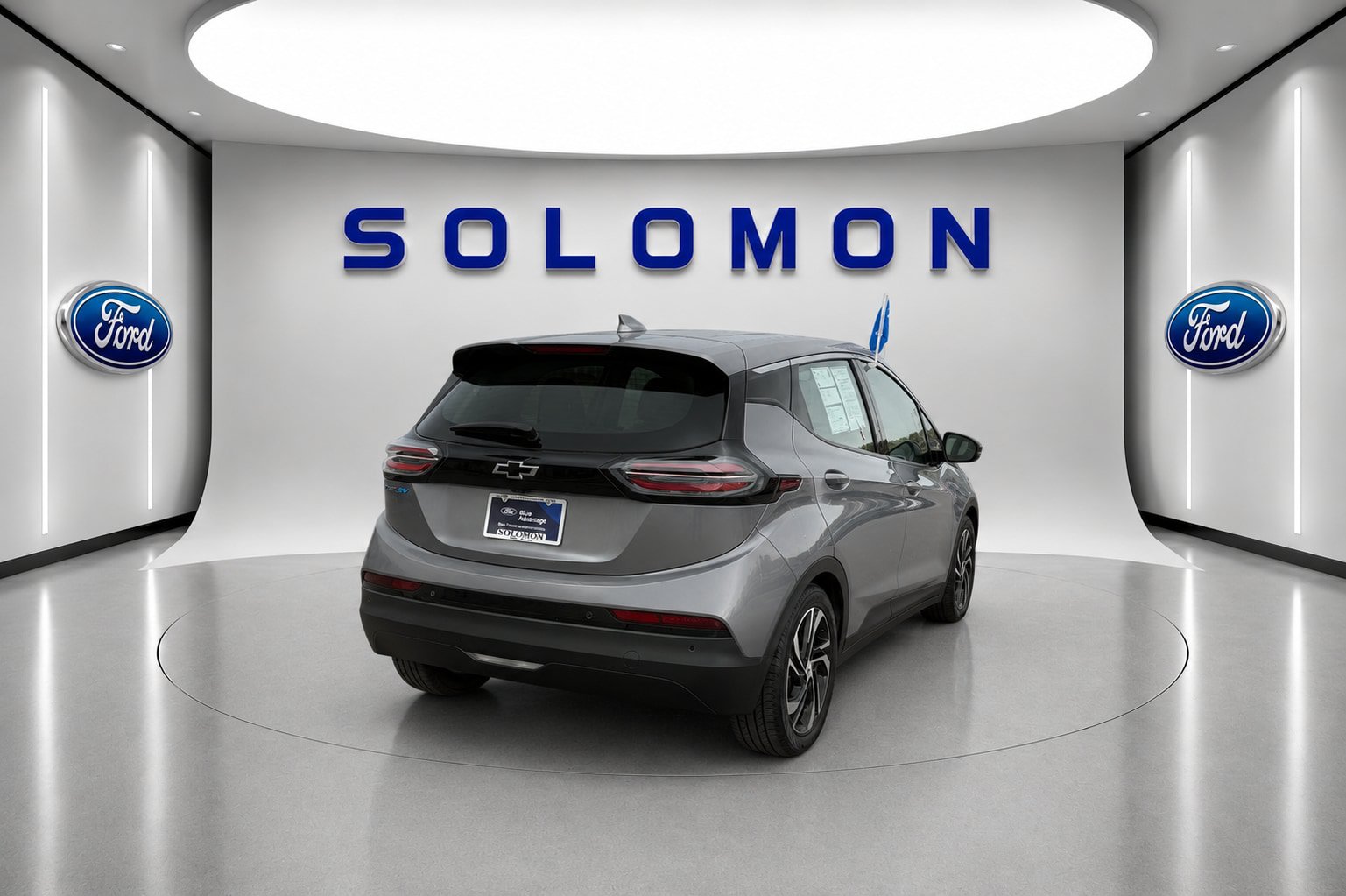 Used 2023 Chevrolet Bolt LT w/ Infotainment Package FWD image 5