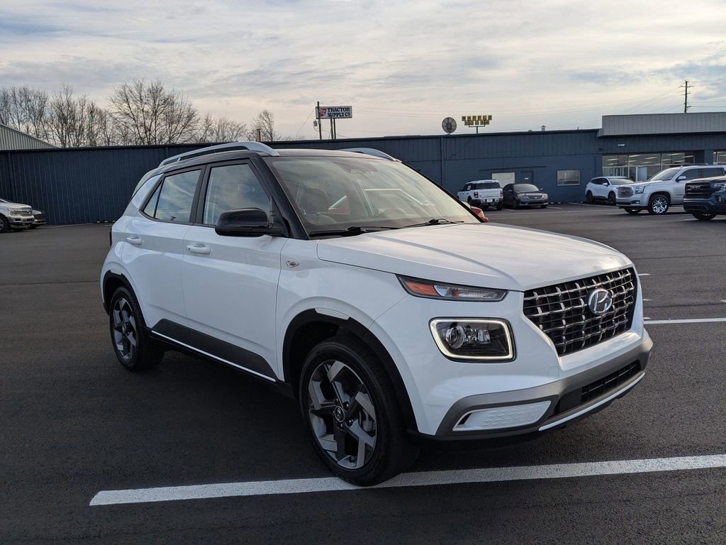 Used 2025 Hyundai Venue Limited image 8