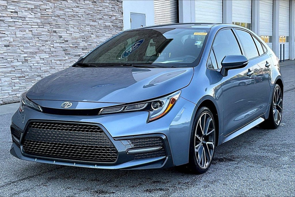 Used 2022 Toyota Corolla SE FWD image 3
