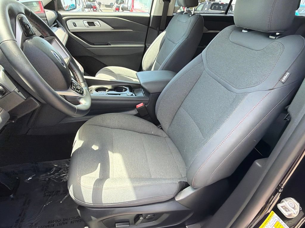 Certified 2025 Ford Explorer Active RWD image 25