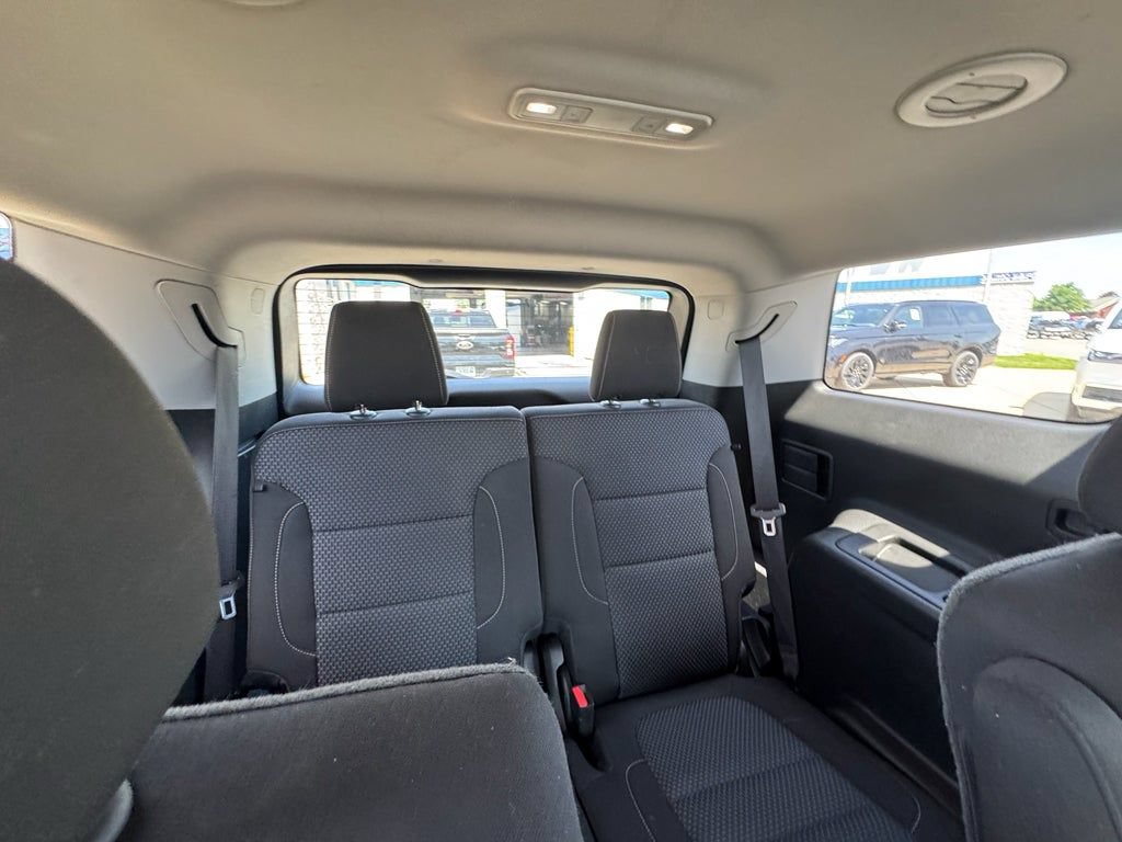 Used 2023 GMC Acadia SLE w/ Driver Convenience Package FWD image 20