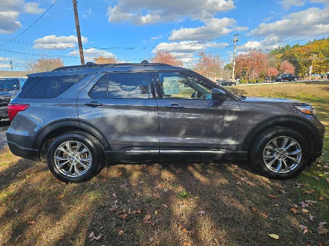 Certified 2022 Ford Explorer XLT w/ Equipment Group 202A image 4