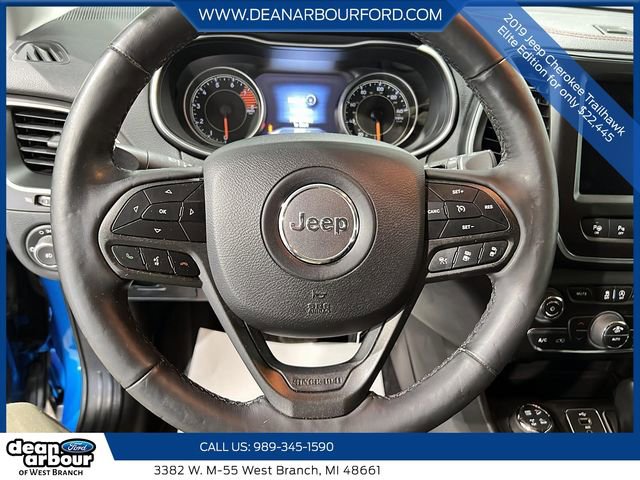 Used 2019 Jeep Cherokee Trailhawk AWD/4WD image 14