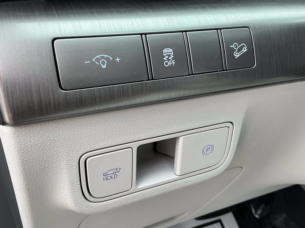 Used 2025 Hyundai Kona Limited FWD image 21