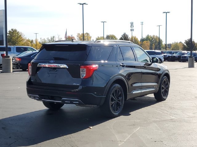 Certified 2023 Ford Explorer XLT w/ Equipment Group 202A AWD/4WD image 3