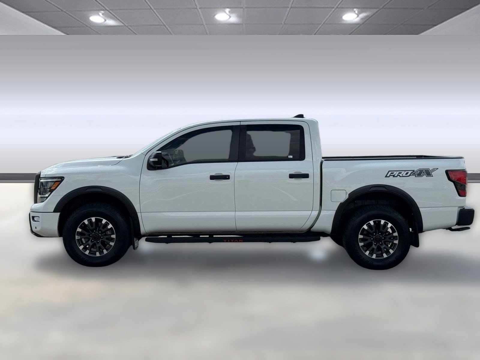 Used 2024 Nissan Titan PRO-4X w/ Pro-4x Convenience Package image 5