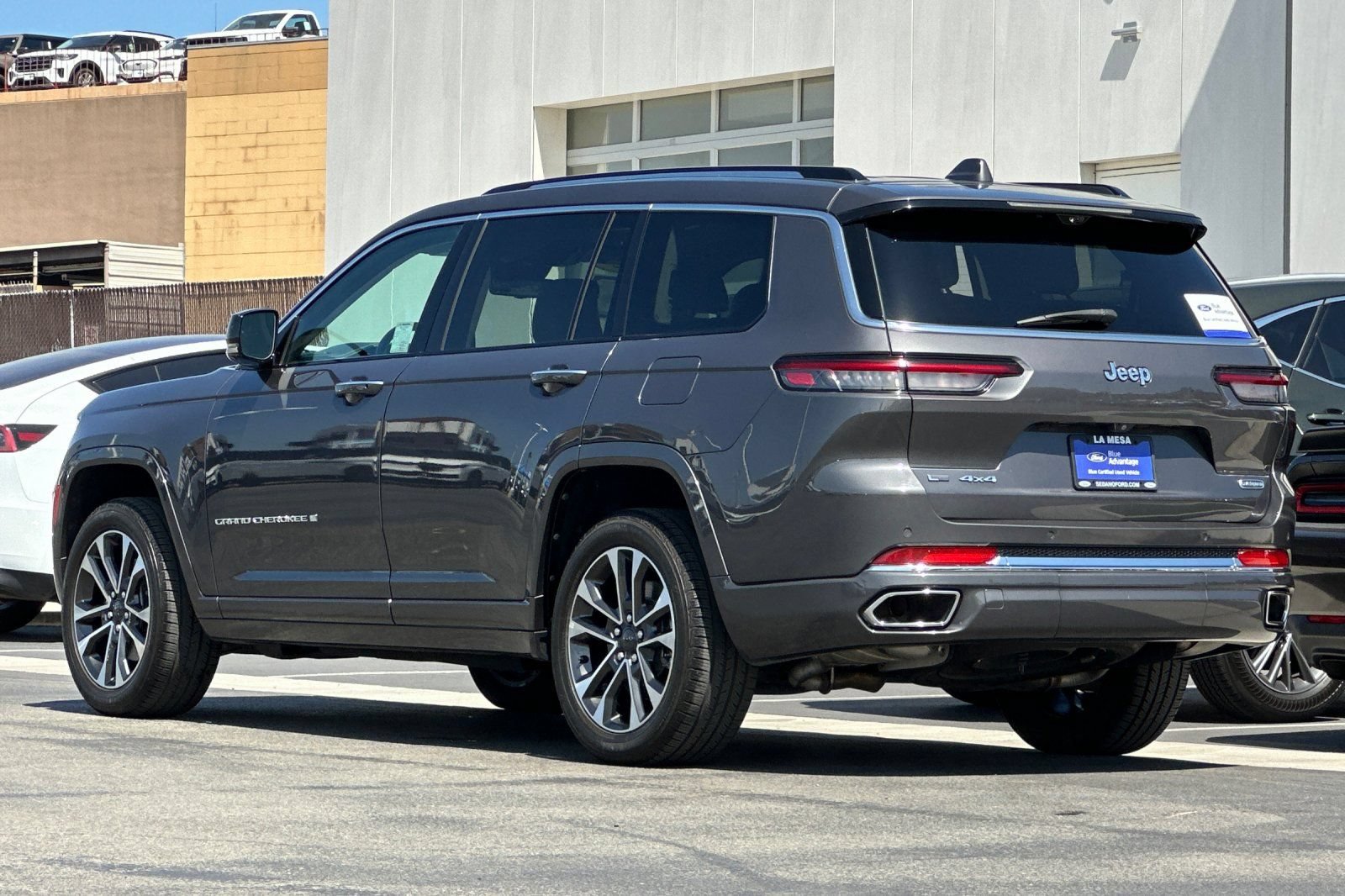 Used 2022 Jeep Grand Cherokee L Overland w/ Advanced Protech Group III AWD/4WD image 5