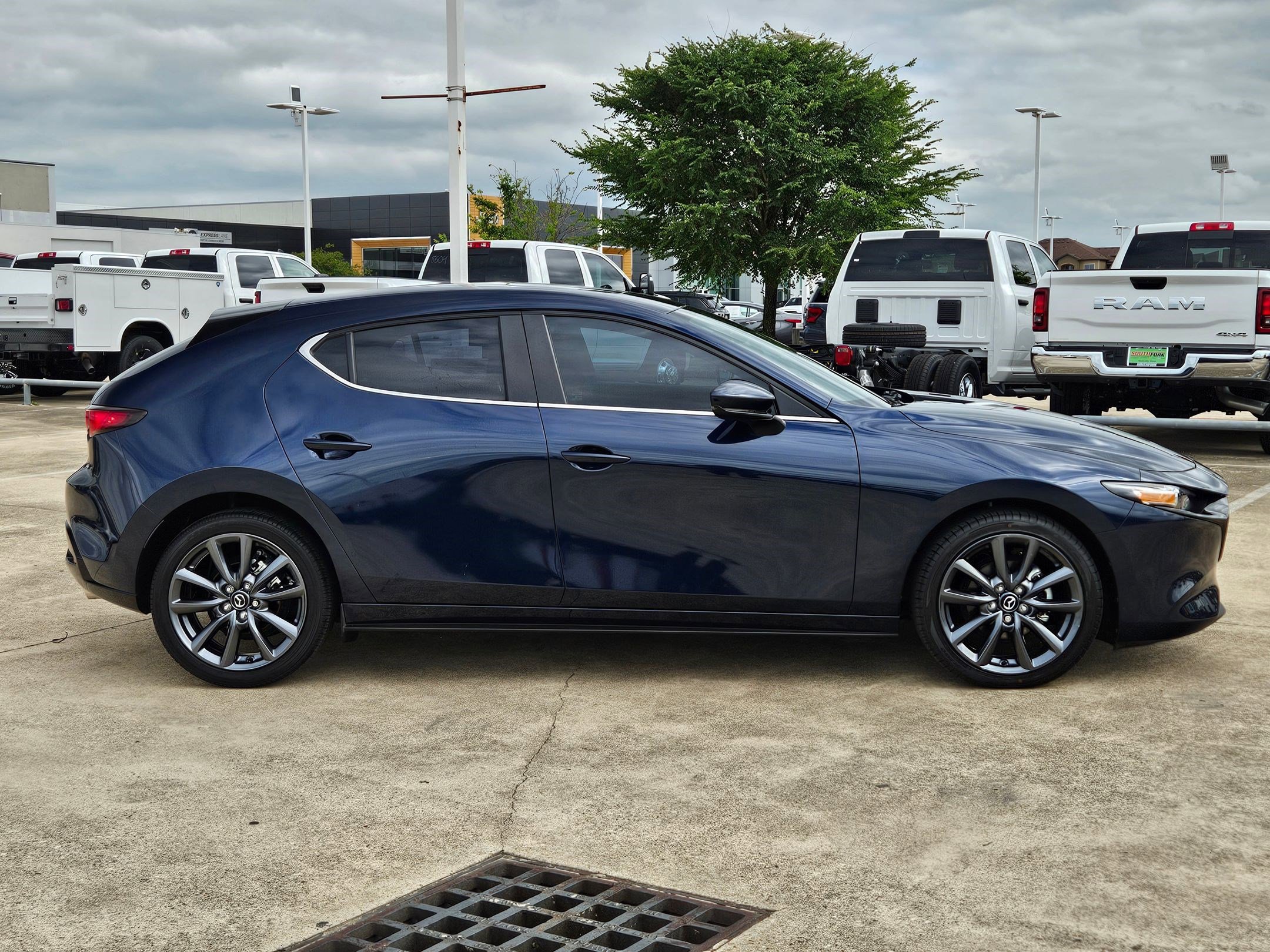 Used 2024 MAZDA MAZDA3 s FWD image 2