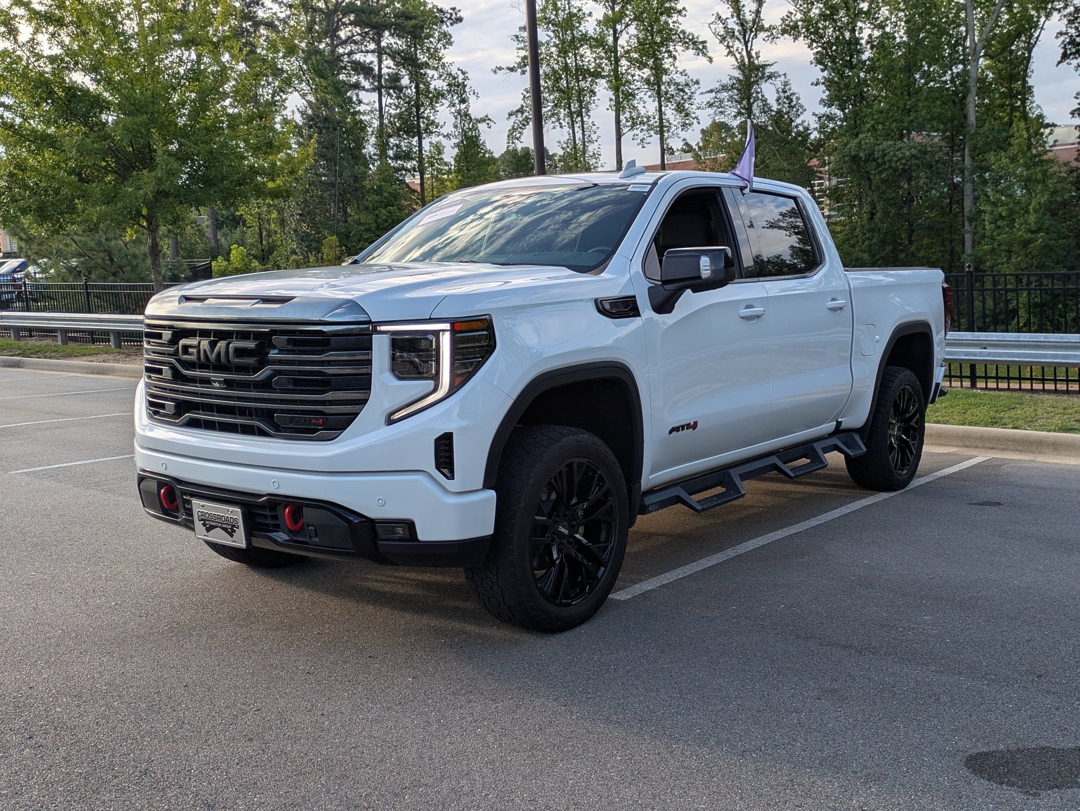 Used 2023 GMC Sierra 1500 AT4 w/ AT4 Preferred Package AWD/4WD image 8