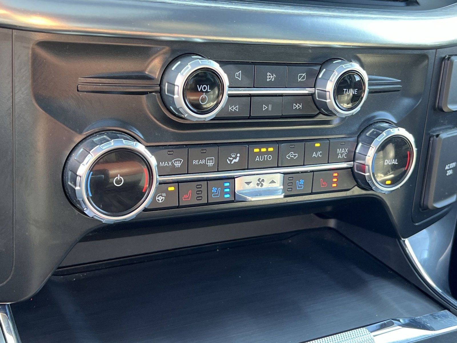 Certified 2022 Ford F150 Lariat w/ Equipment Group 502A High image 21