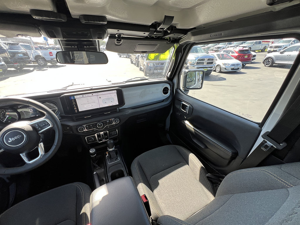 Used 2024 Jeep Wrangler Unlimited Sahara AWD/4WD image 16